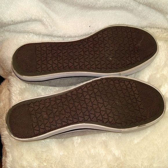 Roebuck & Co low top grey corduroy sneakers - Picture 6 of 6